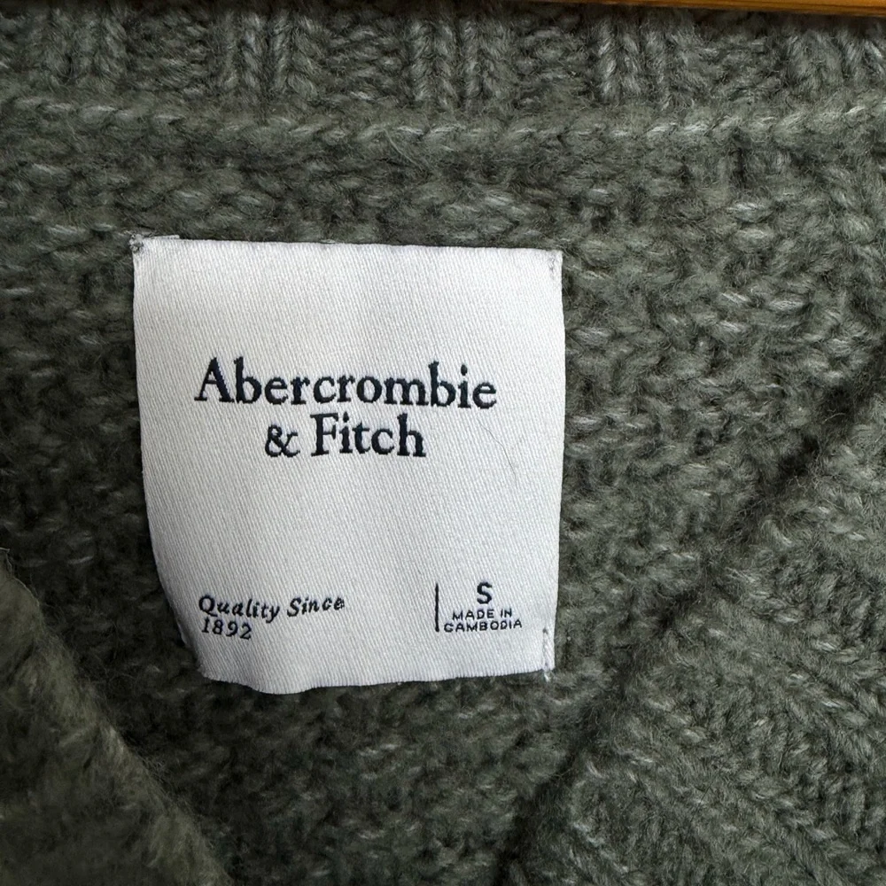 Abercrombie Green Cable Knit Sweater - Picture 4 of 4